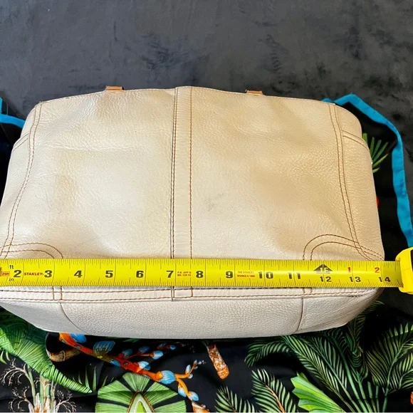 Coach Chelsea Pebble Leather Tote Bag Chalk Tan Work School Casual 
D1082-F12340 - Picture 10 of 13